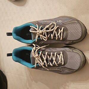 EUC Columbia Titanium size 9 shoes